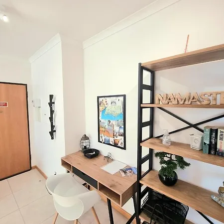Bijou Flat Front, Sea Views, Pool, Garage Διαμέρισμα *