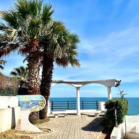 Bijou Flat Front, Sea Views, Pool, Garage