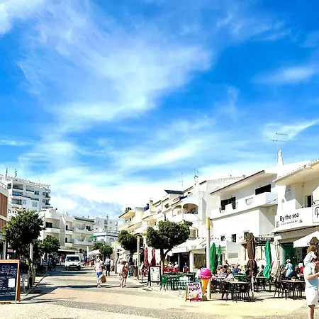 Bijou Flat Front, Sea Views, Pool, Garage *