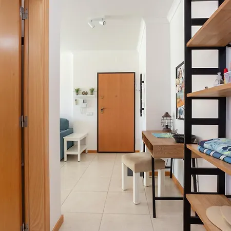 Bijou Flat Front, Sea Views, Pool, Garage Διαμέρισμα *