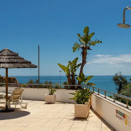 Bijou Flat Front, Sea Views, Pool, Garage