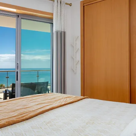 Bijou Flat Front, Sea Views, Pool, Garage *